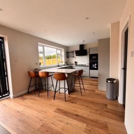 5 Bed Contractor & Family Stay Parking Sleep 8