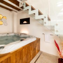 Old Court Luxury Suite Spa by Monholiday