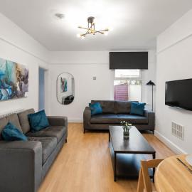Modern 4 bedrooms 7 bed House in Chester, hotel in Chester