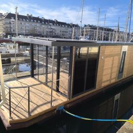 L'Oasis Caennais, péniche sur le port, hotel in Caen