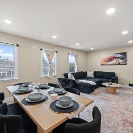 2BR Modern Home with Private Balcony, 25 MIN to NYC, MetLife, Free Parking, hotel in Bayonne