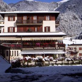 Albergo Ristorante Sole、Mezzoldoのホテル