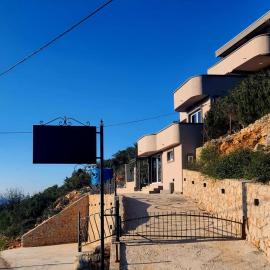 Apartmani Zara, מלון בPečurice