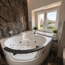 Flatiron Jacuzzi Apartment Old Town Toruń, Hotel in Toruń