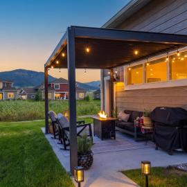 Cowboy Den by the Creek، فندق في Swan Valley