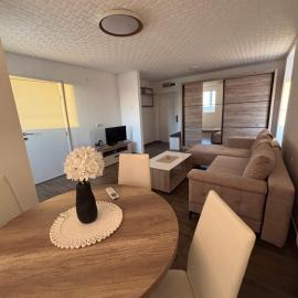 M apartman, готель у місті Парачин