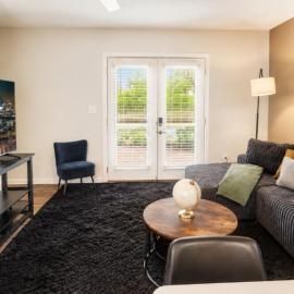 The Atlas Townhome Hoover Luxury 2BR H2: Hoover şehrinde bir otel