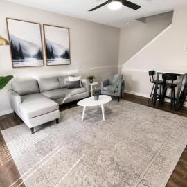 The Crestline Stay Hoover Townhome 2BR U4, Hotel in Hoover