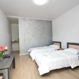 Sirik hotel, hotel di Zvartnots International Airport