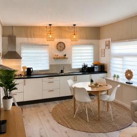 Houten Beachhome Ouddorp aan Zee、アウウドルプのホテル