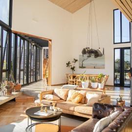 Magnificent house in a condominium with access to the lake!