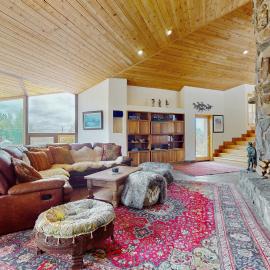 Spacious Home w/ Pool & Hot Tub in Arroyo Seco!, hotel u gradu 'Arroyo Seco'