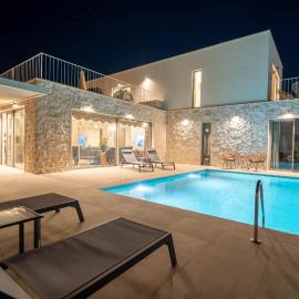 Villa Oasis mit Meerblick: Supetar şehrinde bir otel
