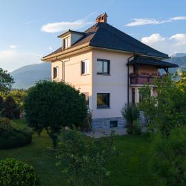 Entire Villa for 6 near Bled -Private Garden, Grill & Free Parking، فندق في ليسْتْسي