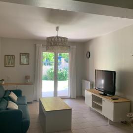 appartement avec jardin à 800m de la rivière, hotel in Saint-Jean-du-Gard