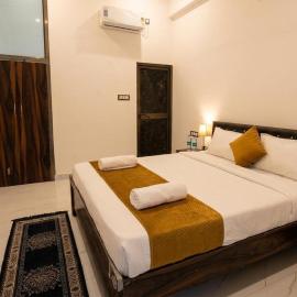 The Awadh Select Ayodhya - Free Private Parking - AC Rooms - Pure Veg, hotell sihtkohas Ayodhya