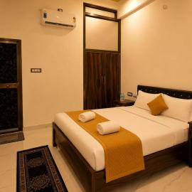 The Awadh Select, hotel a Ayodhya