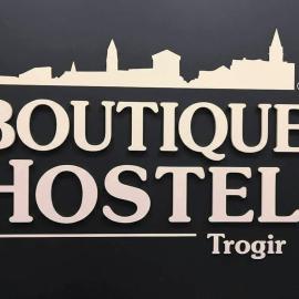 Boutique Central Square Hostel, hotelli Trogirissa