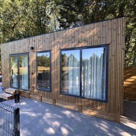 Serenity Lodge by Regeneracio, hotel i Quetigny
