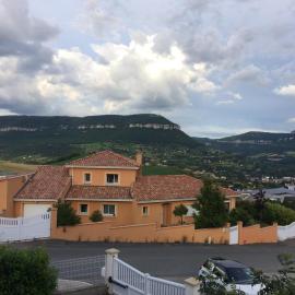 Villa moderne avec vue sur le Viaduc, hotell sihtkohas Millau