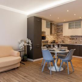 Homevo - Your Lake Escape in Pusiano, hotel a Pusiano