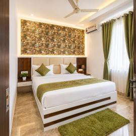 Hotel Boston Rooms by SOT - Affordable Stay near Taj #Parking #Ac #2 min drive to Taj، فندق في آغْرا