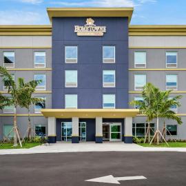 HomeTowne Studios by Red Roof Fort Myers, hotel in Fort Myers