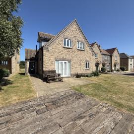 Silversands House - The Bay Filey, sleeps 8-10, 2 dogs welcome, Hotel in Reighton