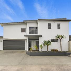 Seaside Getaway - Ruakaka Holiday Home, hotel in Ruakaka