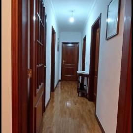 Quarto de solteiro com varanda em viseu