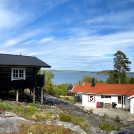 Coastal Cabin with View and Private Beach Access