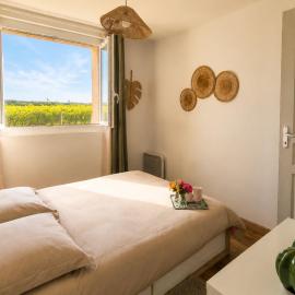 Gite au calme avec vue sur les vignes, khách sạn ở Mosnac