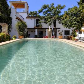 Beautiful Home In Puente Genil, hotel di Puente-Genil