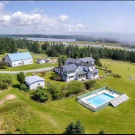 Historic Coastal Retreat - Pool & Sandy Beach Access, hotel in Halifax