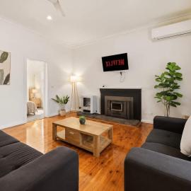 Modern Family house with BBQ, hotel u gradu 'Dubbo'