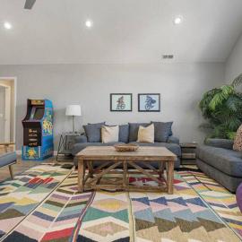 Coler House Cyclist Retreat with Hot Tub, hotel in Bentonville