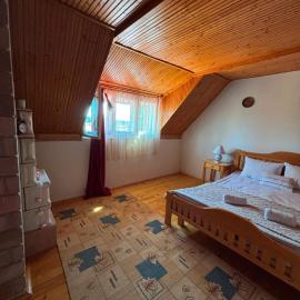 Casa cu şemineu, hotel u gradu 'Păuşa'