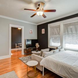 Cute Downtown Stay near Toyota Center & Midtown