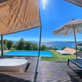 무르테르에 위치한 호텔 Golden Haven Luxe Glamp Resort