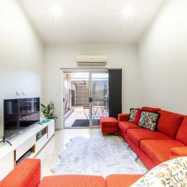 Koala Stay Lightsview 2BR Chic Townhouse Perfect for Work & Leisure