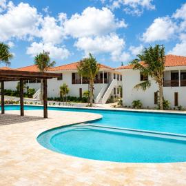 2BR Condo with Outdoor Lounge Pool Access Vredenberg Village, hotel a Willemstad