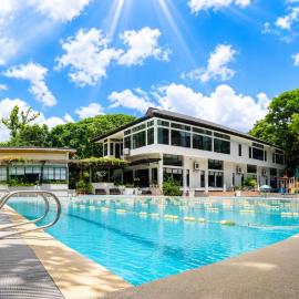Ouans The Farm Resort Lucena City, hotel v destinaci Ilayang Dupay