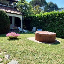 Villa Gianna affitta camere, hotelli kohteessa Inverigo