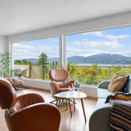 Arctic Panorama, 4BR Villa with Spectacular Views