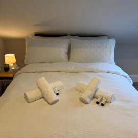 Walk to Train Bolton Free Parking, hotel in Farnworth