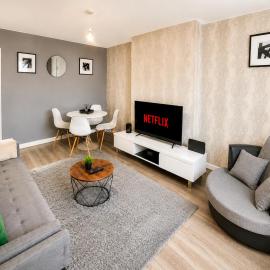 Modern 2 Bedroom Home in Liverpool With Free Parking