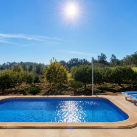 Finca con piscina rodeada de naturaleza