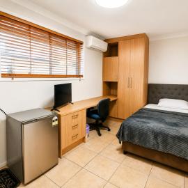 The Studio on Morden - Private Ensuite