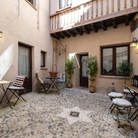 Patio in the Heart of Toledo , Pets , Family
