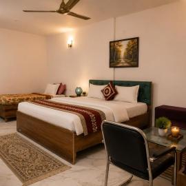 Govind Residency Near India Expo Mart Greater Noida, hotel di Greater Noida